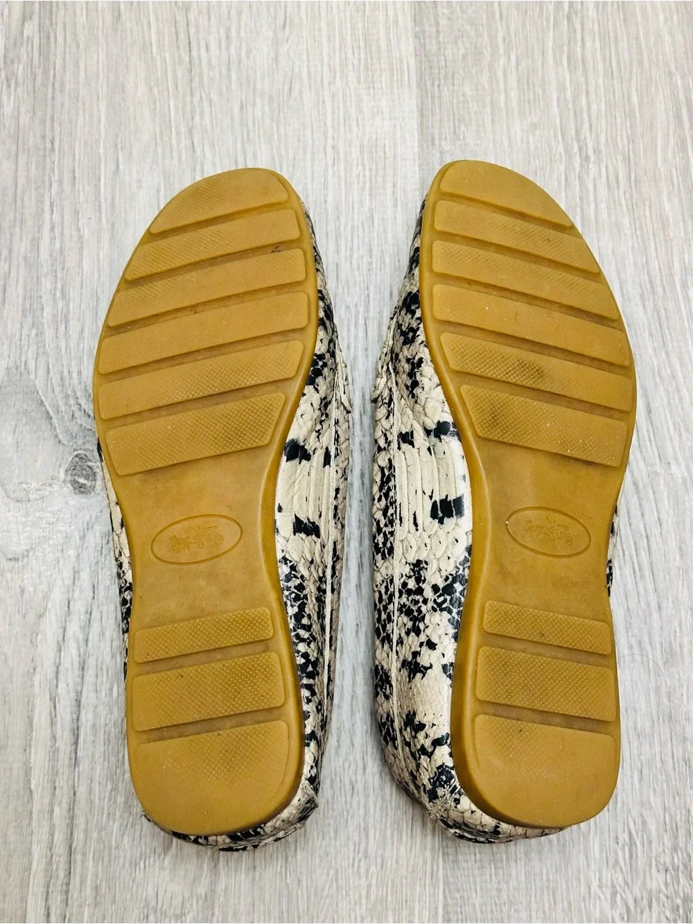 Coach Women's Beige Patterned Leather Loafers with Gold Hardware size 5.5